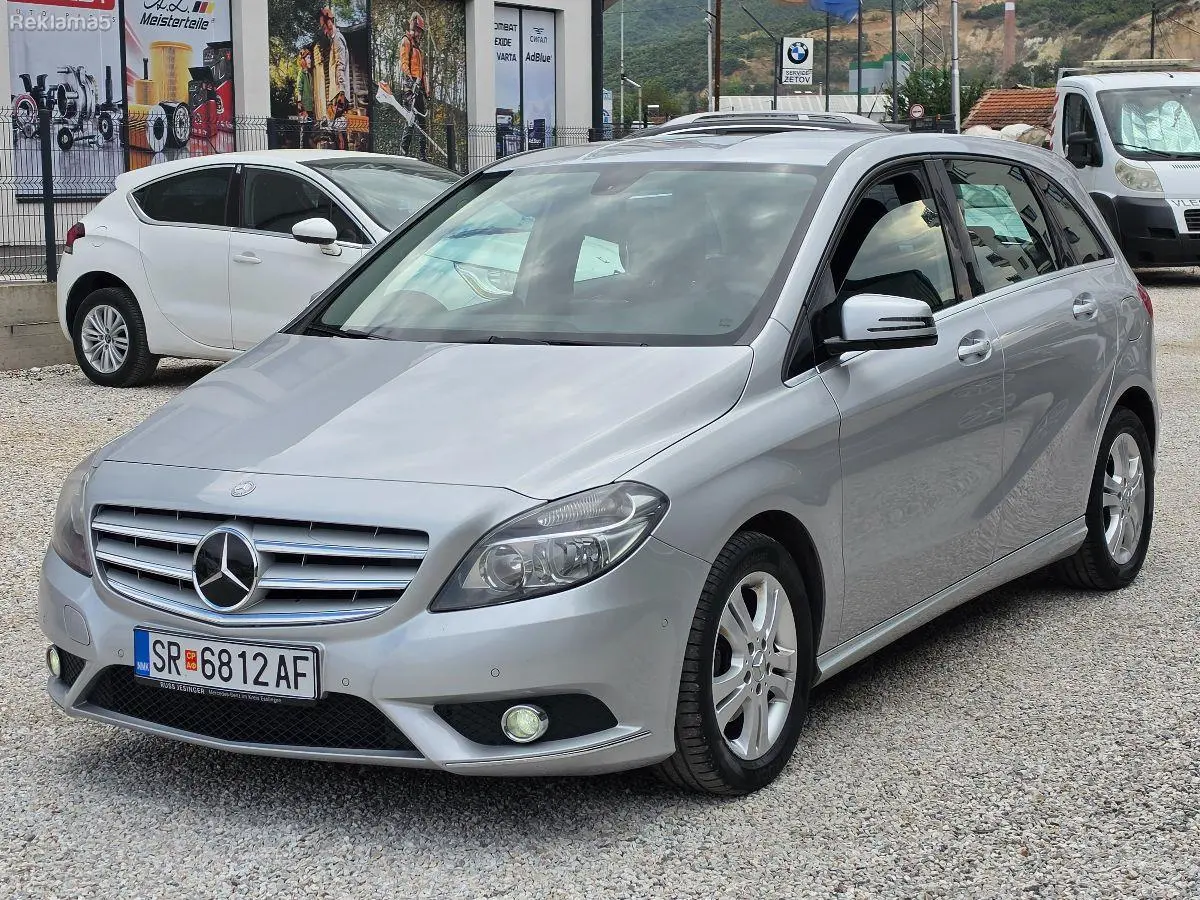 MERCEDES B200CDI REG CELA GODINA STAKLO....